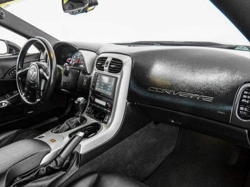 Used 2005 Chevrolet Corvette Convertible w/ Preferred Equipment Group RWD image 10