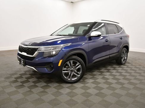 Certified 2023 Kia Seltos S w/ Navigation Package FWD image 2