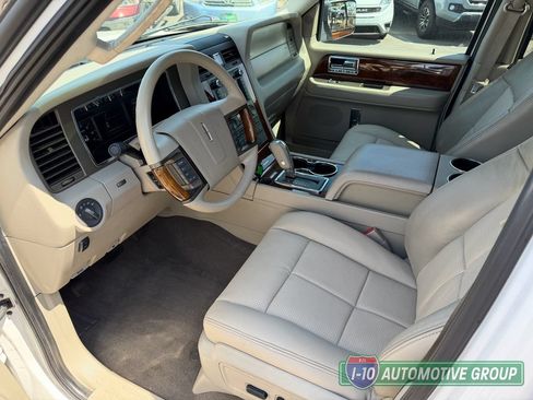 Used 2011 Lincoln Navigator 4WD image 12