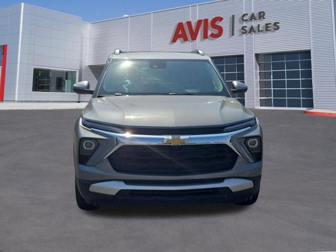 Used 2025 Chevrolet TrailBlazer LT FWD image 2