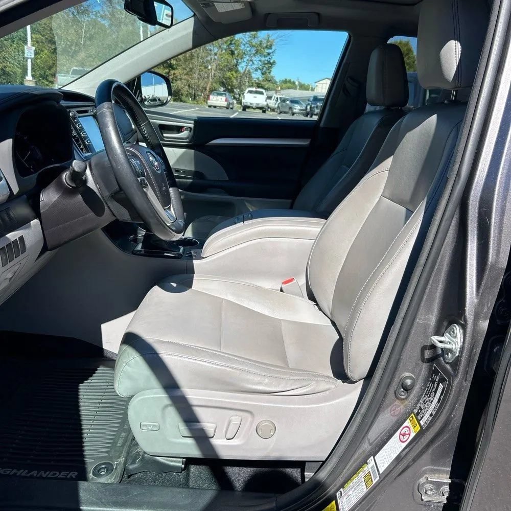 Used 2014 Toyota Highlander XLE AWD/4WD image 16