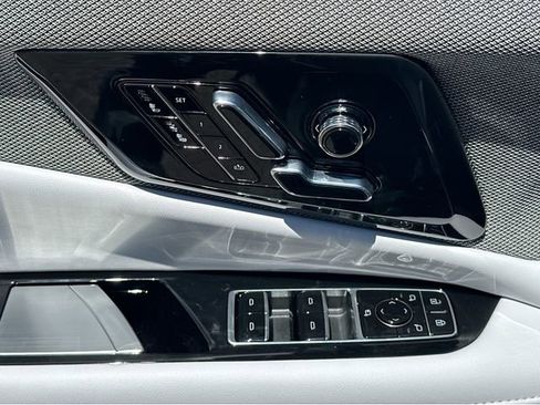 New 2026 Cadillac Optiq Luxury 1 image 30