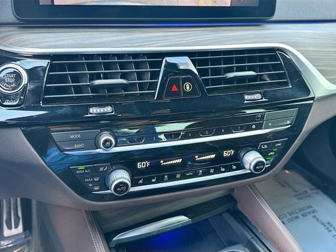 Used 2022 BMW M550i xDrive image 16