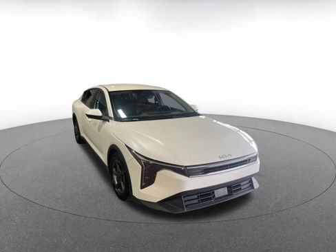 Used 2025 Kia K4 LXS image 1