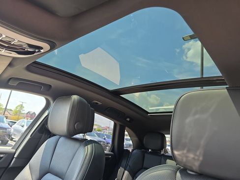 Used 2024 Porsche Macan AWD/4WD image 18