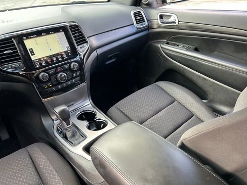 Certified 2022 Jeep Grand Cherokee Laredo E RWD image 12