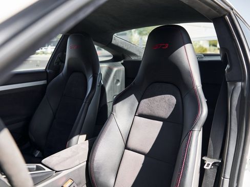 Used 2014 Porsche 911 GT3 image 34