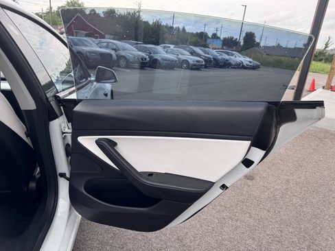 Used 2020 Tesla Model 3 Standard Range Plus RWD image 11