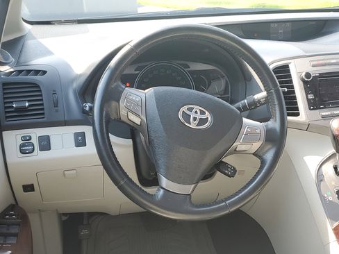 Used 2011 Toyota Venza AWD w/ Comfort Pkg image 9