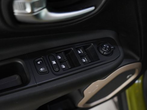 Used 2016 Jeep Renegade 75th Anniversary AWD/4WD image 19