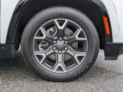 Used 2024 Jeep Wagoneer L Series III w/ Flexible Seating Group image 11