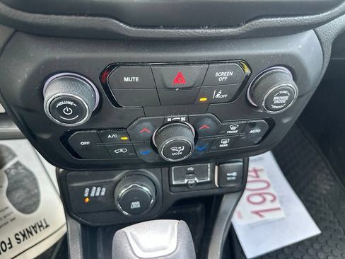 Certified 2022 Jeep Renegade Altitude w/ Sun/Sound Group AWD/4WD image 19