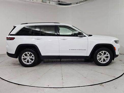Used 2023 Jeep Grand Cherokee Limited image 7