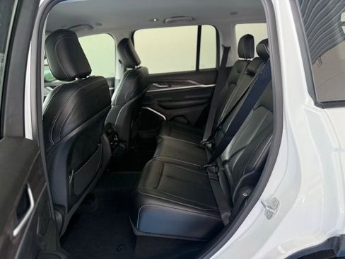 Used 2023 Jeep Grand Cherokee Limited w/ Black Appearance Package AWD/4WD image 14