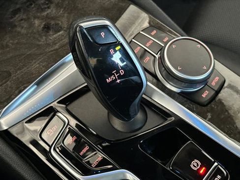 Used 2021 BMW 530e w/ Convenience Package image 20