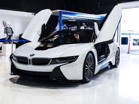 Used 2019 BMW i8 Roadster AWD/4WD image 3
