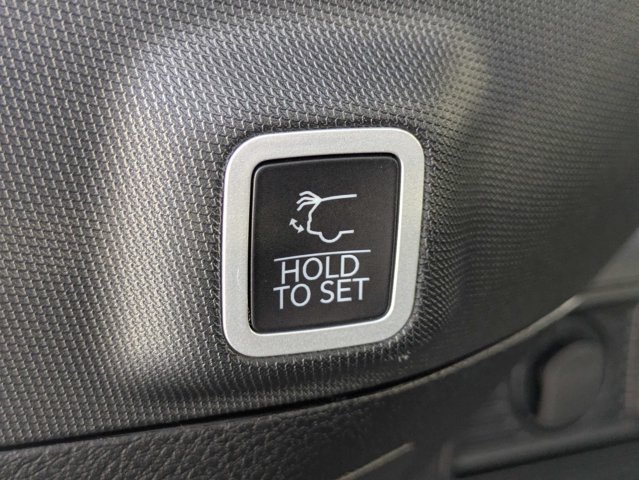 Used 2025 Jeep Grand Cherokee Limited AWD/4WD image 13