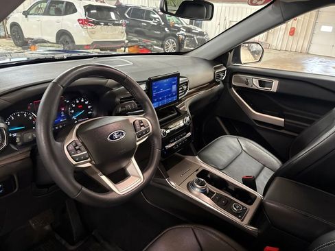 Used 2023 Ford Explorer Limited w/ Equipment Group 301A image 17
