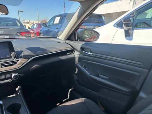 Used 2025 Nissan Altima 2.5 SV image 34