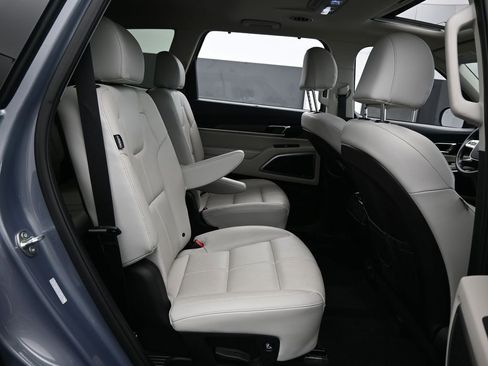 Used 2024 Kia Telluride EX w/ EX Captain's Chair Package image 46