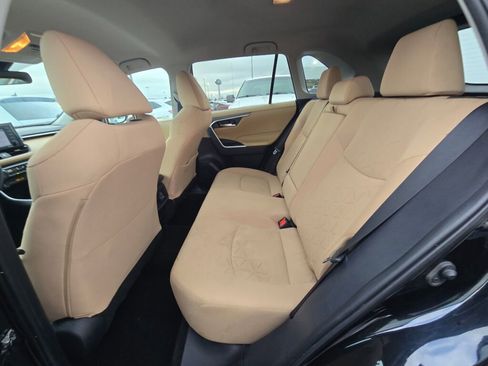 Used 2021 Toyota RAV4 XLE image 13