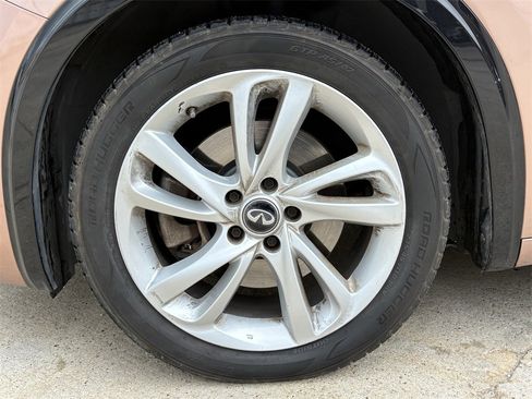 Used 2018 INFINITI QX30 Premium w/ Cargo Package image 9