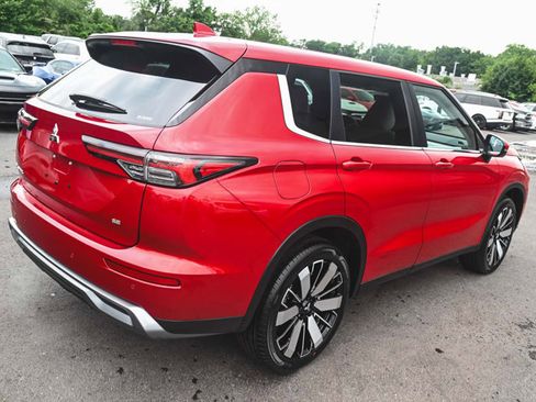 New 2025 Mitsubishi Outlander SE image 6