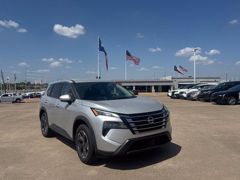 Certified 2024 Nissan Rogue SV AWD/4WD image 2