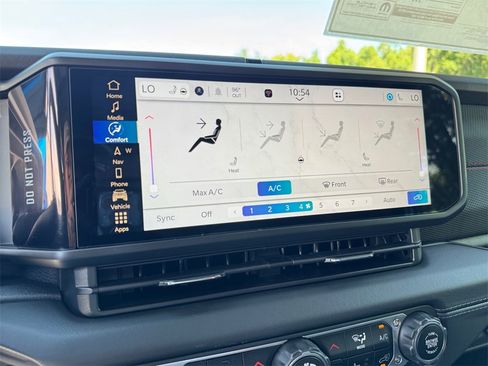 New 2025 Jeep Wrangler Unlimited Rubicon w/ Technology Group image 29