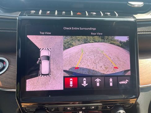 Used 2025 Jeep Grand Cherokee Summit AWD/4WD image 34