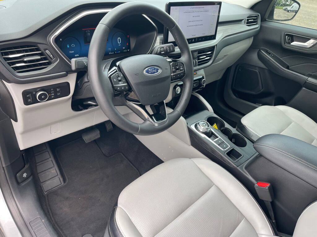 Used 2023 Ford Escape Platinum FWD image 5