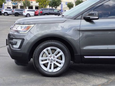Used 2017 Ford Explorer XLT FWD image 22