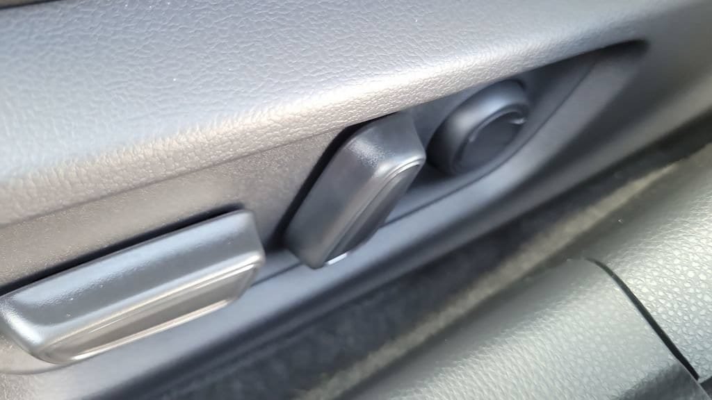 New 2027 Toyota Prius Plug-In Hybrid FWD image 18