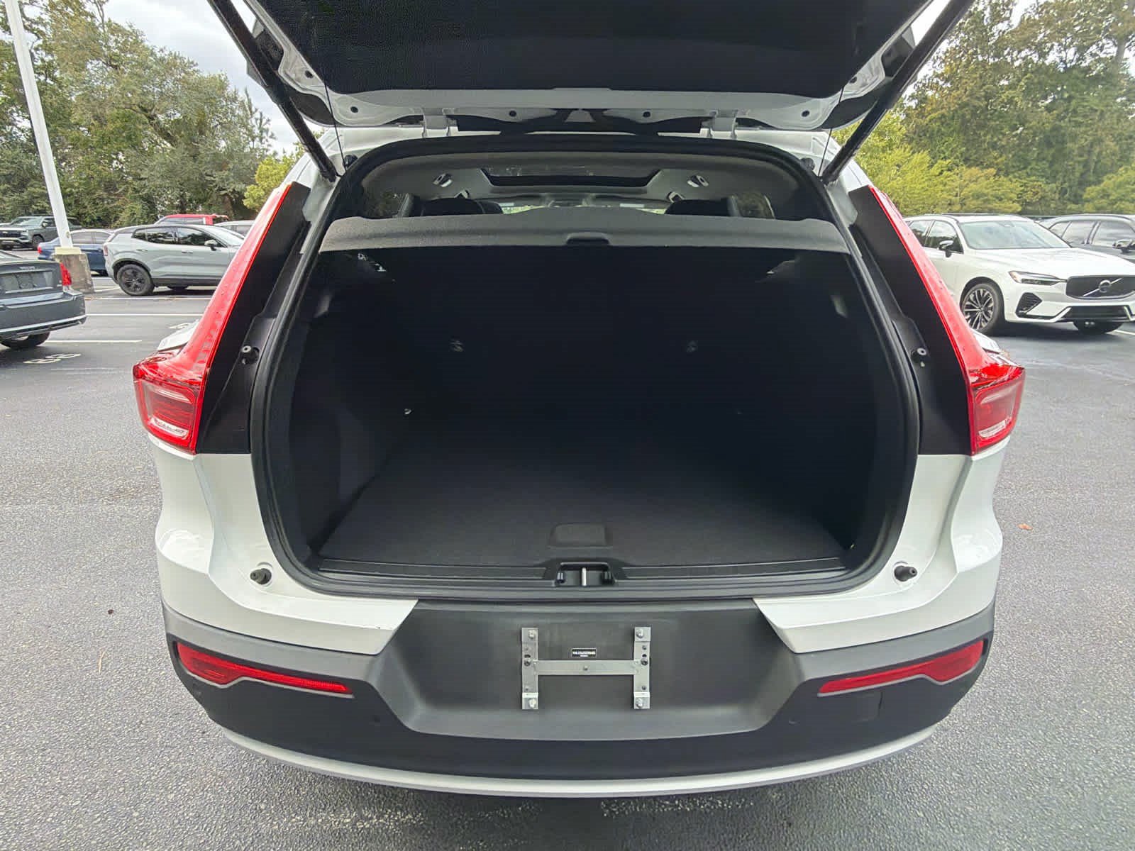 Used 2025 Volvo XC40 B5 Core AWD/4WD image 23