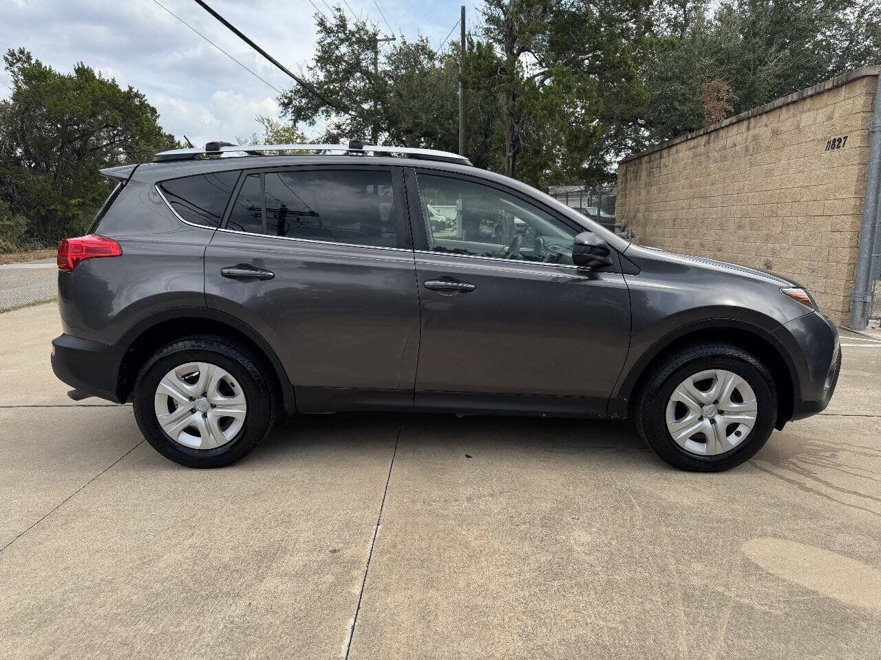 Used 2013 Toyota RAV4 LE FWD image 17
