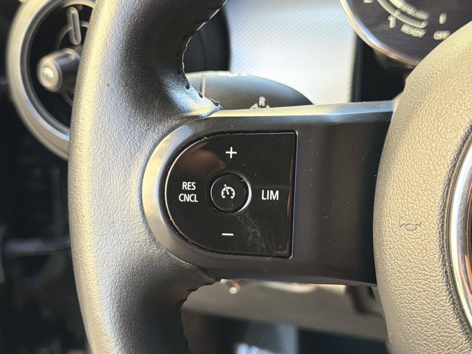 Used 2022 MINI Cooper 2-Door Hardtop FWD image 13
