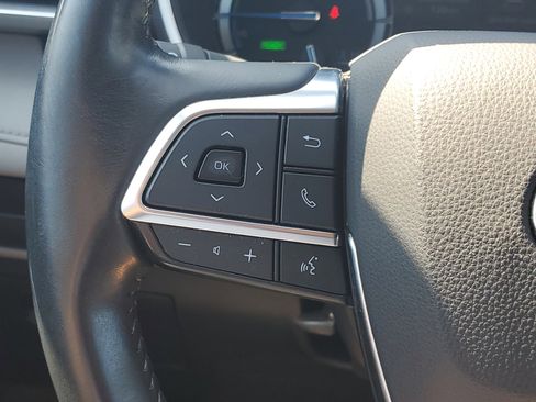 Used 2021 Toyota Highlander XLE AWD/4WD image 23