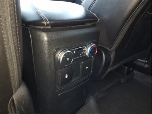 Used 2022 Ford Explorer XLT w/ Equipment Group 202A image 6