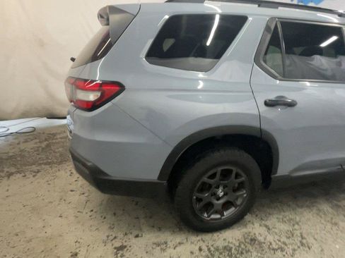 Used 2024 Honda Pilot TrailSport image 6