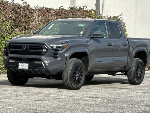 Used 2025 Toyota Tacoma SR5 image 9