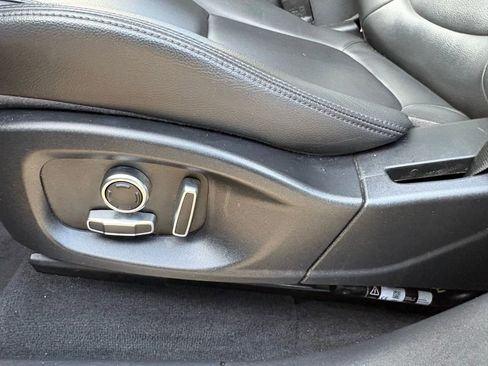 Used 2020 Jaguar F-PACE Premium image 21