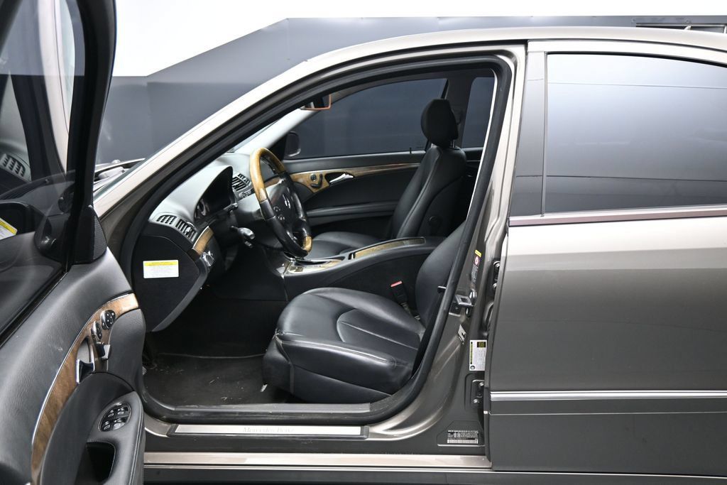 Used 2008 Mercedes-Benz E 350 4MATIC Sedan image 9
