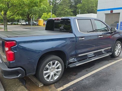 Used 2022 Chevrolet Silverado 1500 High Country w/ High Country Premium Package AWD/4WD image 3
