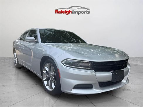 Used 2020 Dodge Charger SXT w/ Plus Group RWD image 7