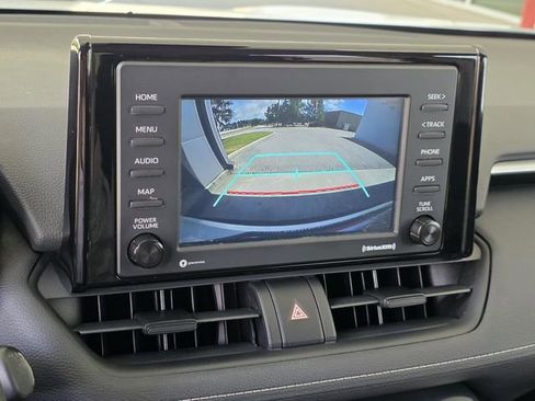 Used 2021 Toyota RAV4 LE FWD image 13