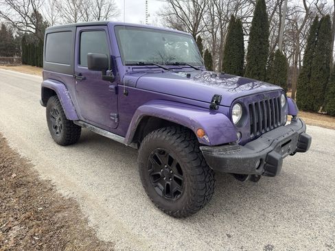 Used 2016 Jeep Wrangler Sahara w/ Dual Top Group AWD/4WD image 2