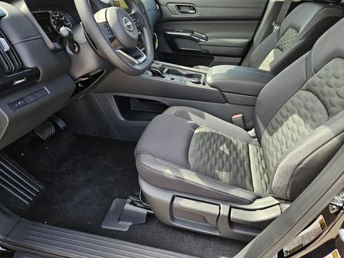 New 2025 Nissan Pathfinder S image 14