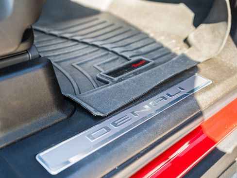 Used 2023 GMC Yukon Denali image 12