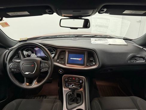 Used 2022 Dodge Challenger SXT image 19