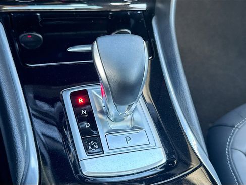 Used 2019 INFINITI QX30 image 17